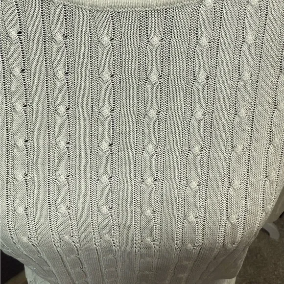 Elegant Cream/white Cable Knit Sweater - Picture 3 of 7